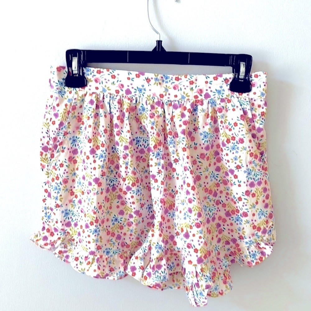 Topshop floral, high waist shorts with ruffle detail. Part of a set. Size 6.